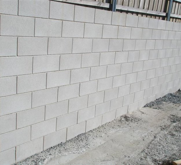 Block masonry wall